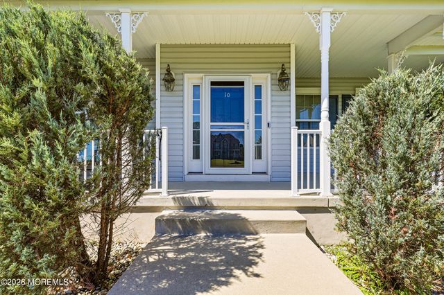 10 Colliers Court, Jackson, NJ 08527