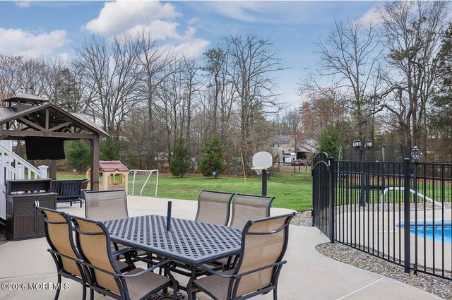 10 Colliers Court, Jackson, NJ 08527