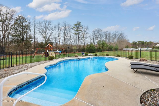 10 Colliers Court, Jackson, NJ 08527