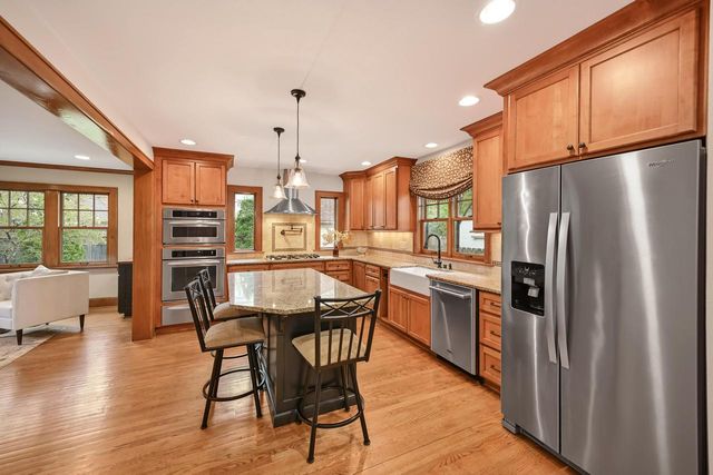 5426 Diversey BOULEVARD, Whitefish Bay, WI 53217