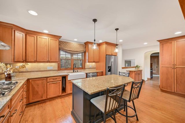 5426 Diversey BOULEVARD, Whitefish Bay, WI 53217