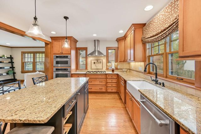 5426 Diversey BOULEVARD, Whitefish Bay, WI 53217