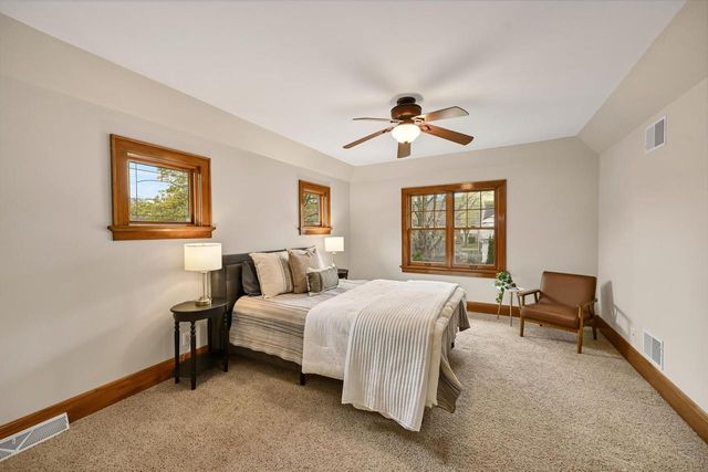 5426 Diversey BOULEVARD, Whitefish Bay, WI 53217
