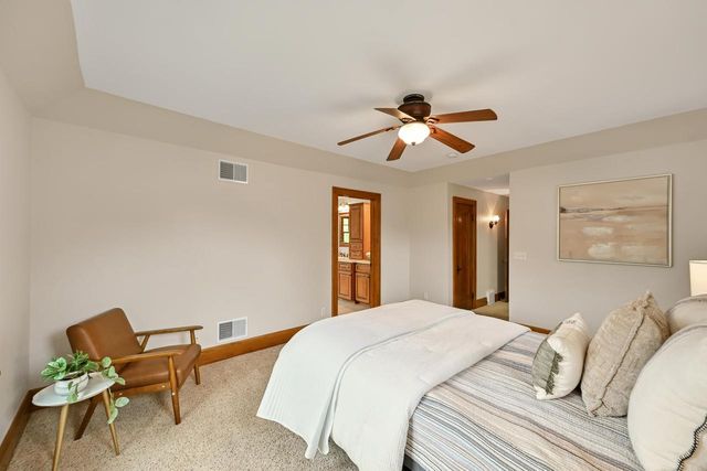 5426 Diversey BOULEVARD, Whitefish Bay, WI 53217