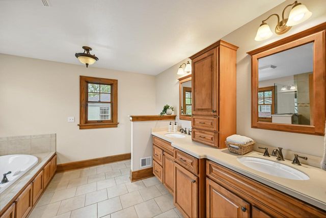 5426 Diversey BOULEVARD, Whitefish Bay, WI 53217