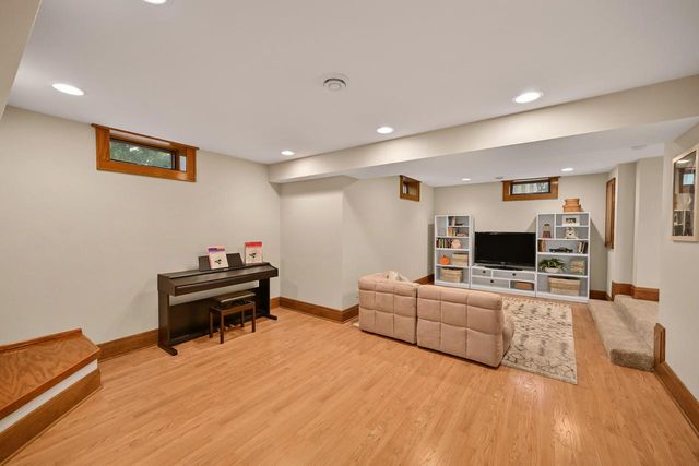 5426 Diversey BOULEVARD, Whitefish Bay, WI 53217
