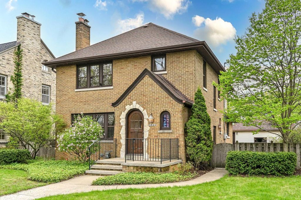 5426 Diversey BOULEVARD, Whitefish Bay, WI 53217