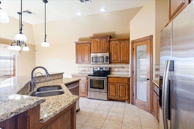 1110 Apple Creek Dr, Elgin, OK 73538