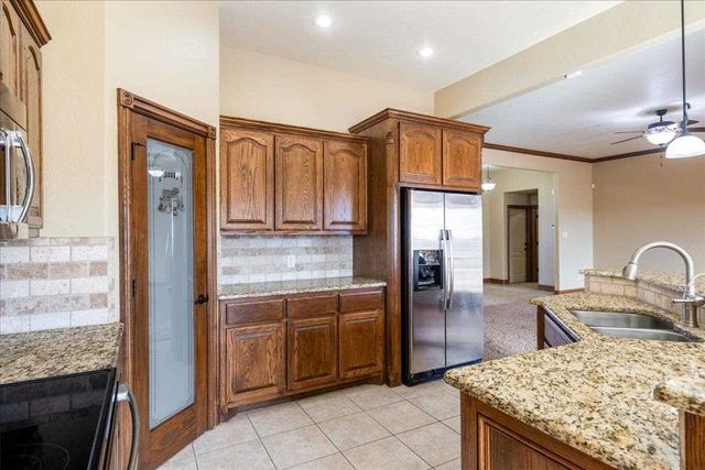 1110 Apple Creek Dr, Elgin, OK 73538