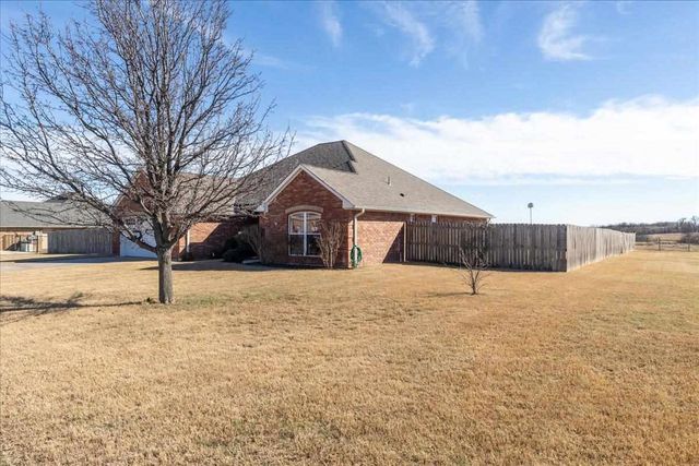 1110 Apple Creek Dr, Elgin, OK 73538
