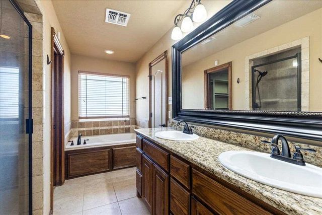 1110 Apple Creek Dr, Elgin, OK 73538