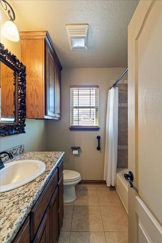 1110 Apple Creek Dr, Elgin, OK 73538