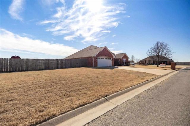 1110 Apple Creek Dr, Elgin, OK 73538