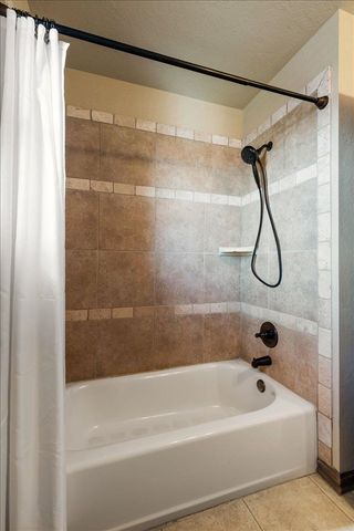 1110 Apple Creek Dr, Elgin, OK 73538