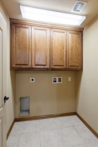 1110 Apple Creek Dr, Elgin, OK 73538