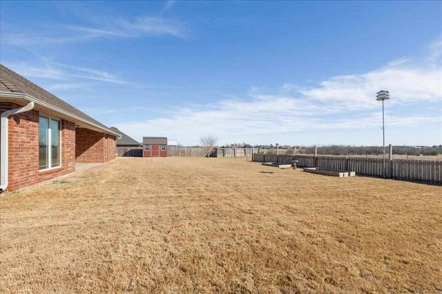 1110 Apple Creek Dr, Elgin, OK 73538