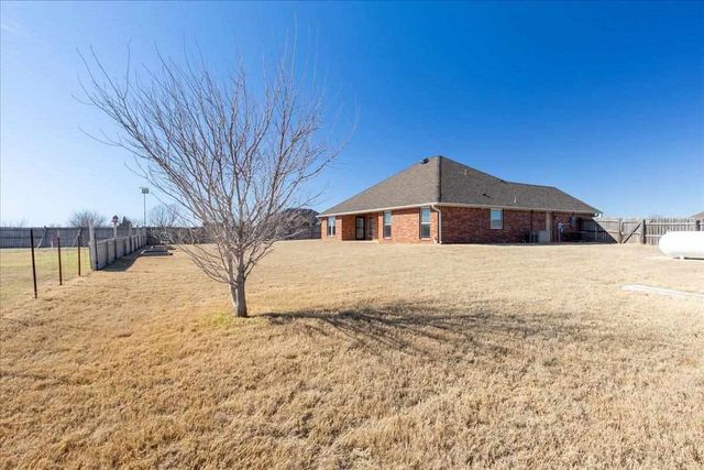 1110 Apple Creek Dr, Elgin, OK 73538