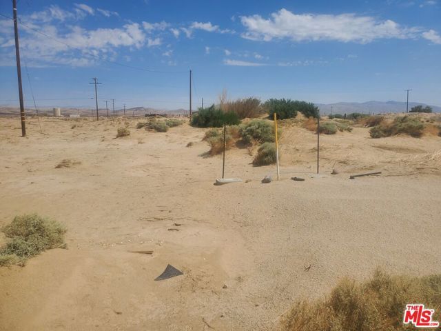 7797 Quartz Road, Cantil, CA 93519
