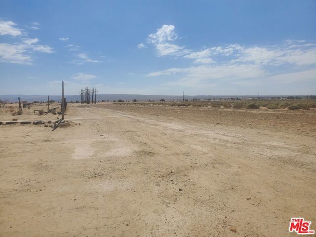 7797 Quartz Road, Cantil, CA 93519