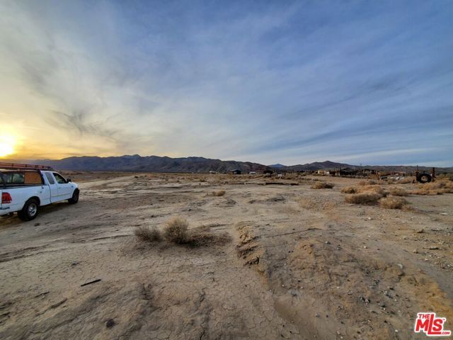7797 Quartz Road, Cantil, CA 93519