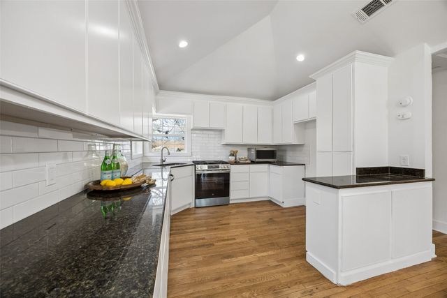 3335 Burlingdell Avenue, Dallas, TX 75211