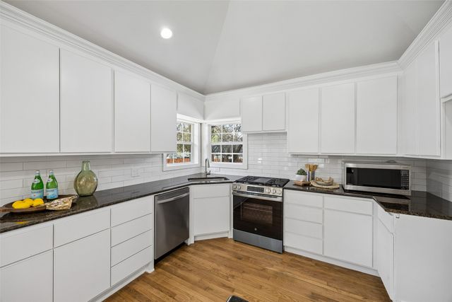 3335 Burlingdell Avenue, Dallas, TX 75211