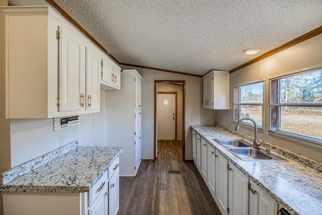 514 Dewaynes Drive, Wellford, SC 29385