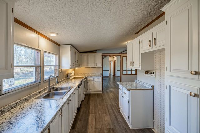 514 Dewaynes Drive, Wellford, SC 29385