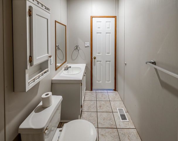 514 Dewaynes Drive, Wellford, SC 29385