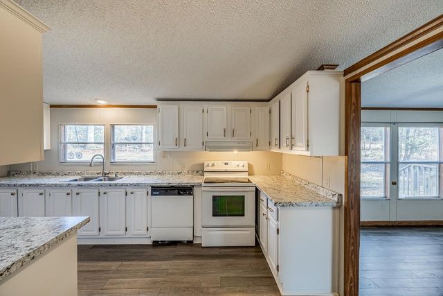 514 Dewaynes Drive, Wellford, SC 29385