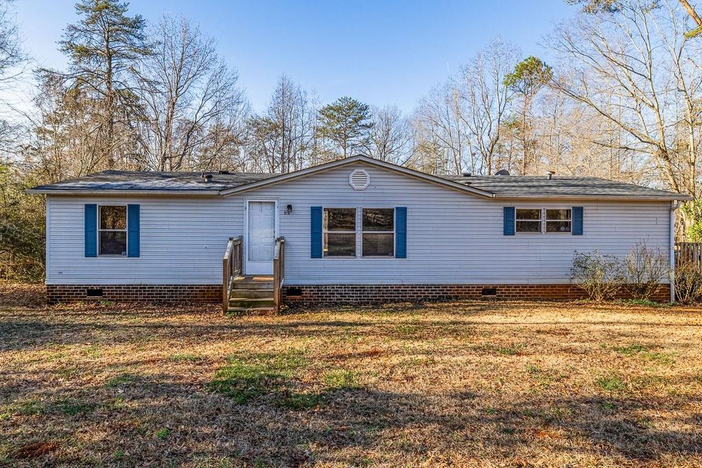 514 Dewaynes Drive, Wellford, SC 29385