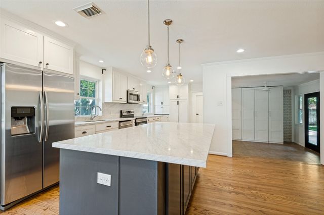 7105 Bennington Drive, Dallas, TX 75214