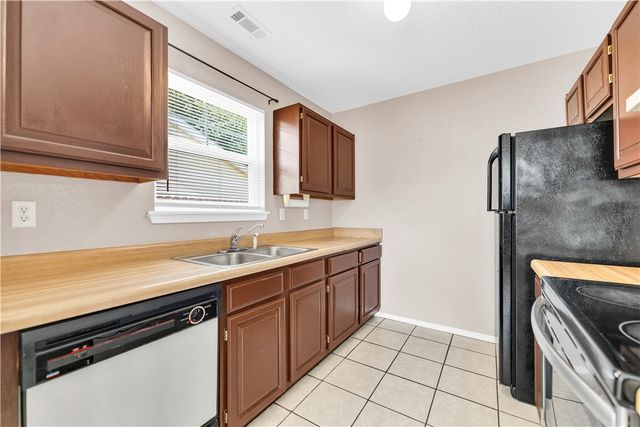 208 SE 17th Street, Bentonville, AR 72712