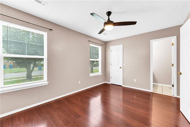 208 SE 17th Street, Bentonville, AR 72712