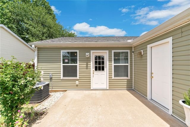 208 SE 17th Street, Bentonville, AR 72712