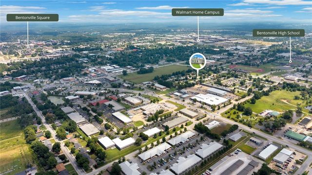 208 SE 17th Street, Bentonville, AR 72712