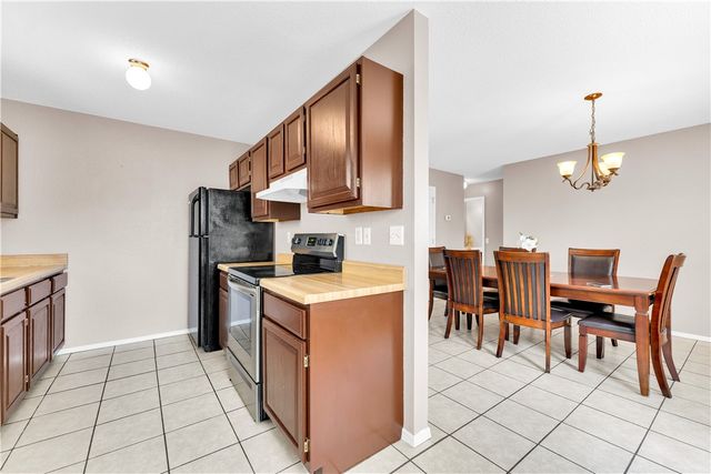 208 SE 17th Street, Bentonville, AR 72712