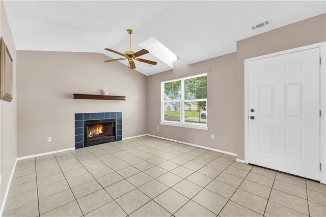 208 SE 17th Street, Bentonville, AR 72712