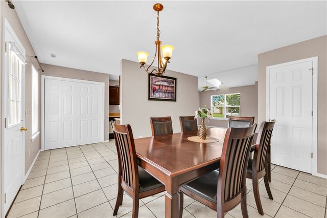 208 SE 17th Street, Bentonville, AR 72712