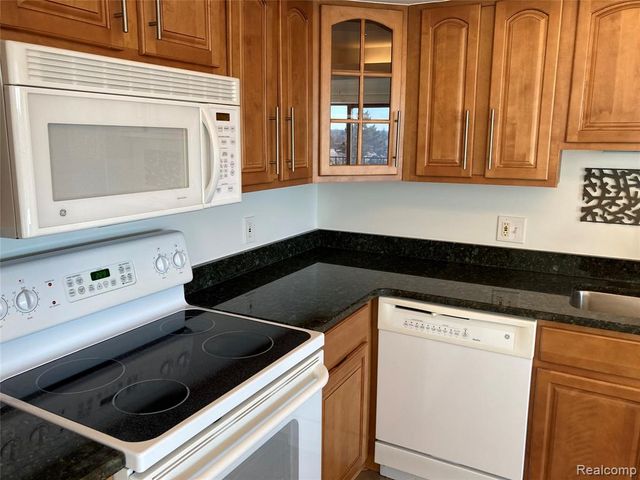 35300 Woodward Avenue 507, Birmingham, MI 48009