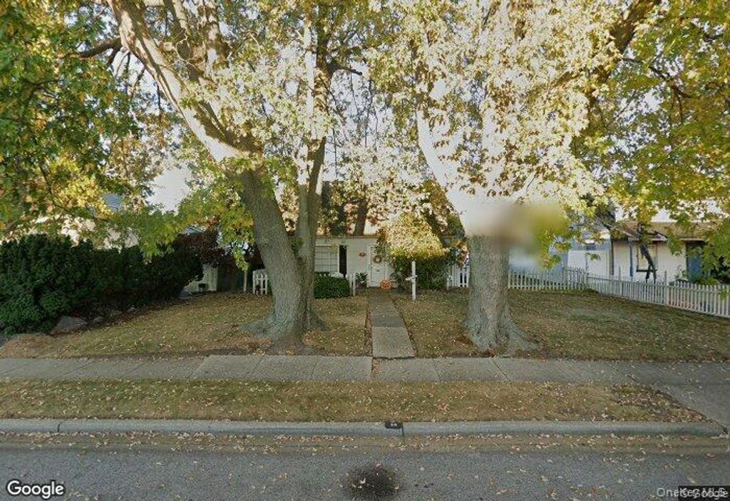 14 Surrey Lane, Levittown, NY 11756