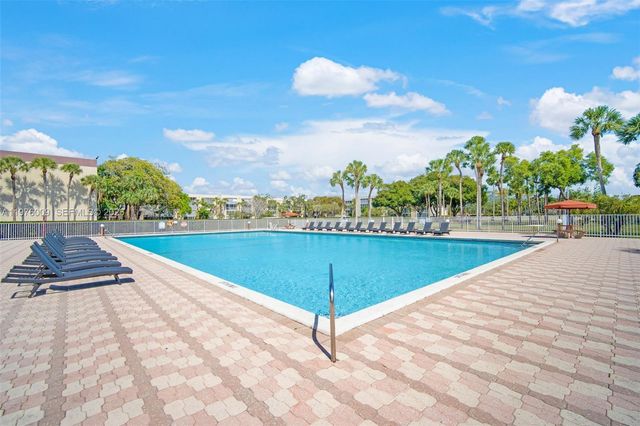 3141 NW 47th Ter 335, Lauderdale Lakes, FL 33319