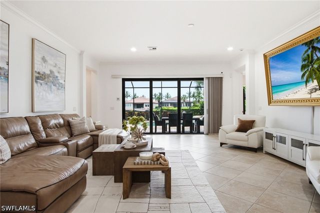 4433 Tamarind WAY, Naples, FL 34119