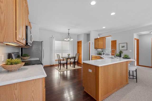 1960 Foxcroft LANE, Waukesha, WI 53189