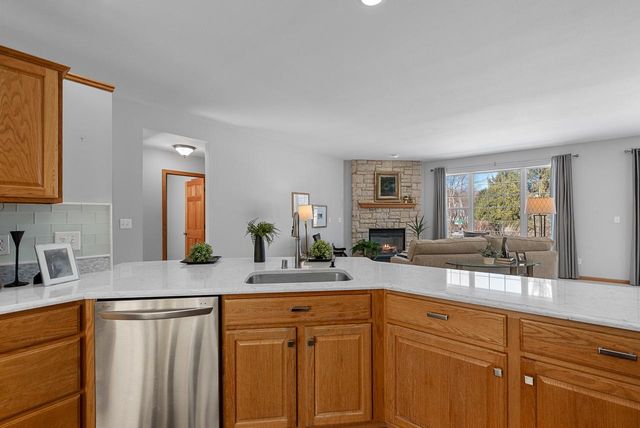 1960 Foxcroft LANE, Waukesha, WI 53189