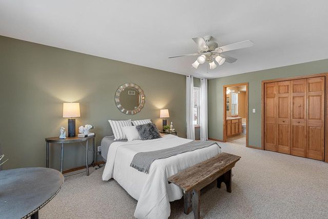 1960 Foxcroft LANE, Waukesha, WI 53189