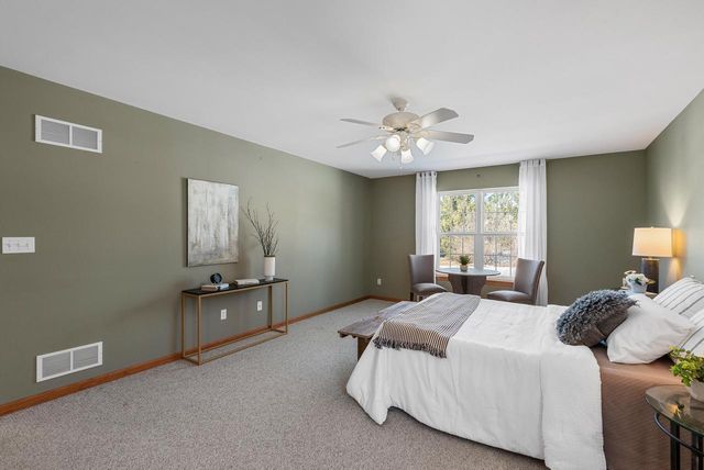 1960 Foxcroft LANE, Waukesha, WI 53189