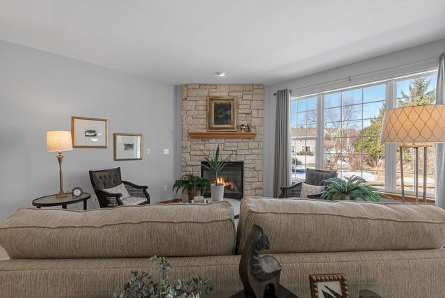 1960 Foxcroft LANE, Waukesha, WI 53189