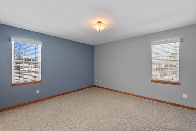 1960 Foxcroft LANE, Waukesha, WI 53189