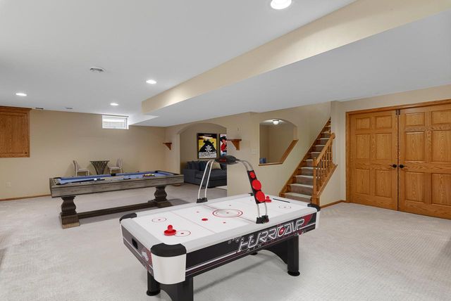 1960 Foxcroft LANE, Waukesha, WI 53189